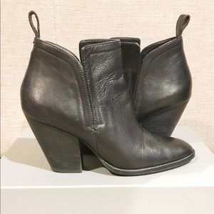Dolce Vita ‘Hastings’ Bootie in Black